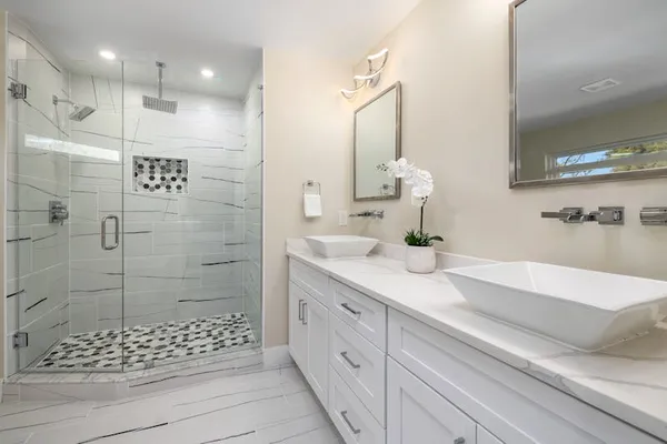 Salle de bain PMR — Sambreville